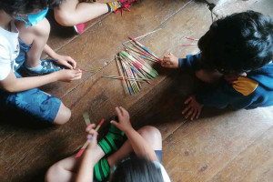 campamento el sitio infantil niños jugando